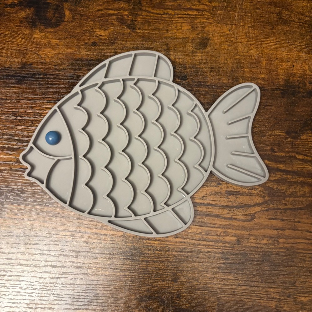 Grey Silicone Fish Shaped Lick‎ Mat Slow Feeder for Cats Enrichment Toy